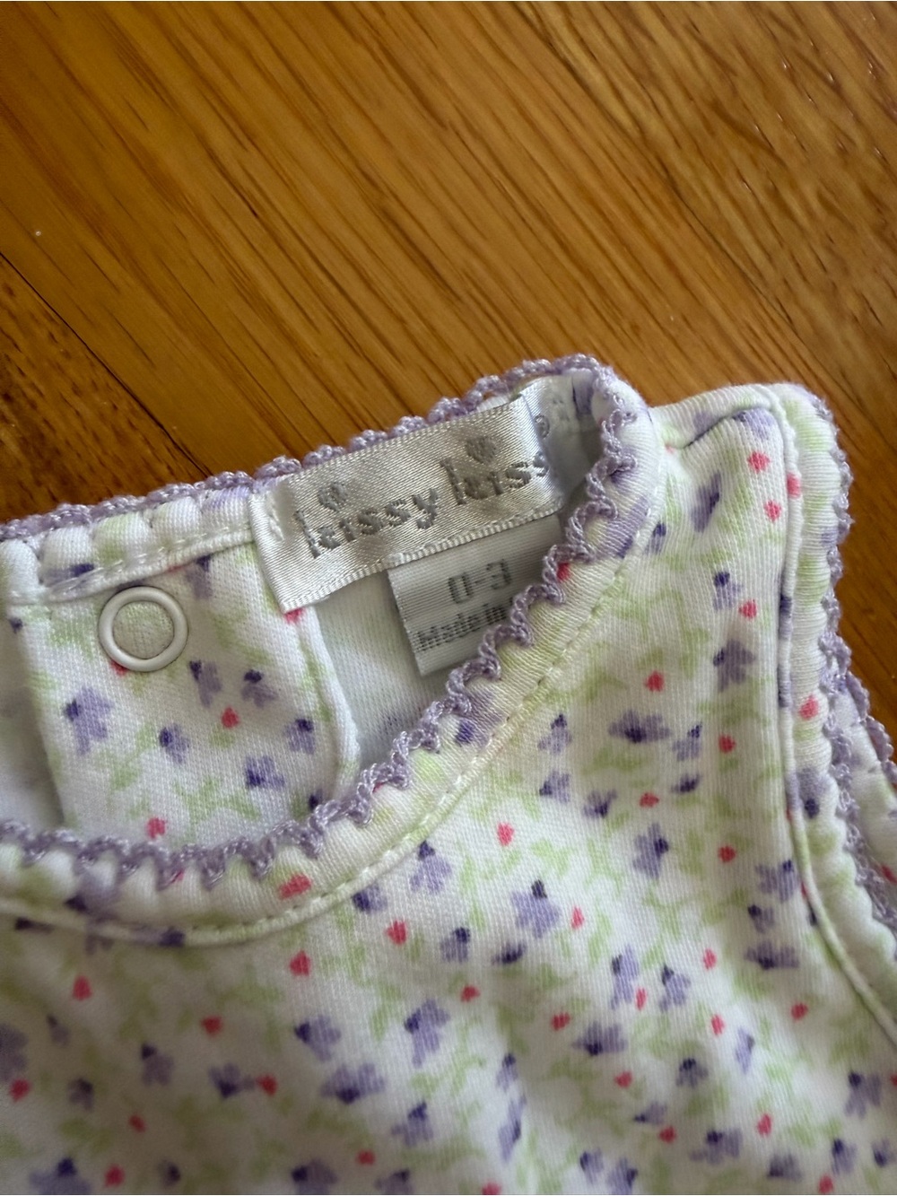 Kissy Kissy onesie 0-3mo - Picture 2 of 6